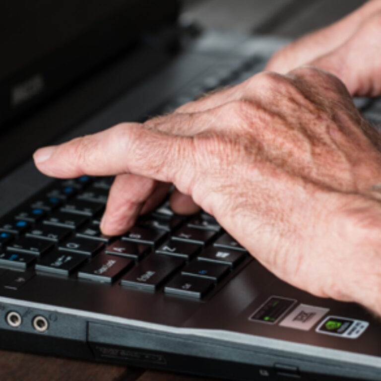 REDES-SOCIALES-EXTORSION-MAYORES